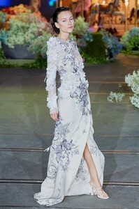 194221174_vogue.com00037-Romance-Was-Born-Australia-Resort-2022-Sydney-credit-gorunway-Brad-Hick.thumb.jpeg.bec07de04d3945e2f6cc6cd3578513bb.jpeg