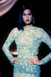 1946614887_ChristianDior1995HauteCouture92.thumb.jpg.22a477f18f72e54e81bc512b0c6beff4.jpg