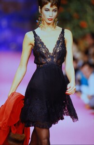 1978322273_ChristianLacroixCoutureFall1990(8).thumb.jpg.6ea681bffe238e4cf83941735280b440.jpg