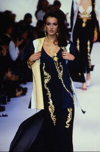 1978963984_ChristianDior1993(12).thumb.jpg.a755ef7398fc21d4e986dff80fe62f25.jpg