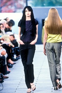 1981062854_LouisVuitton1999WomenRTW7.thumb.jpg.e2186a73beb0fae90c99efedb5cc6473.jpg