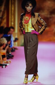 1981149079_christian-lacroix-hc-fw-1991(5).thumb.jpg.09a430d36ba36f7db24374b61e01b328.jpg