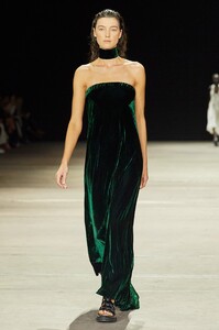 1983092737_vogue.com00013-Kitx-Australia-Resort-2022-Sydney-credit-Brad-Hick-Gorunway.thumb.jpeg.b887c12e44fc79bf876da1c093ee951a.jpeg