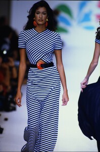 1996127132_oscar-de-la-renta-ss-1993(6).thumb.jpg.7a89f46298240f3fb79d6eb47e5d5a71.jpg