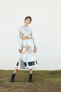 20-prism-top-with-heroes-skirt-in-silver.jpeg