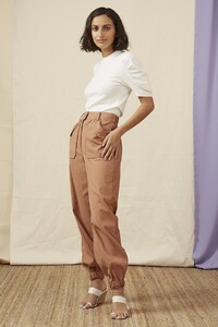 20190368_josie_knit_101_white_20190346_utility_pant_235_tan_nh_40088.jpg
