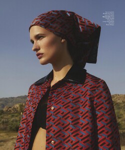 2021-11-01_Vogue_Australia-page-007.jpg