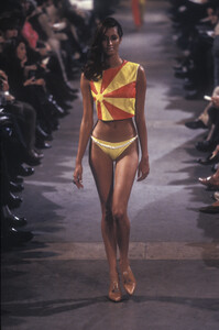 2021137052_DirkBikkembergs1997WomenRTW29.thumb.jpg.b9d7809e876658ae80156b93ecf10ea2.jpg