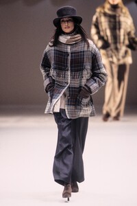 2092840098_LesCopains1993WomenRTW99.thumb.jpg.0b278b20333df6d11a295cf059aac7f5.jpg