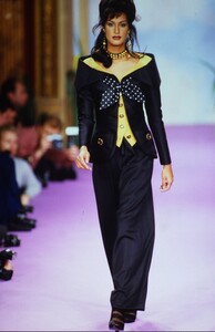 2110736789_Christian-Lacroix-Couture-Spring1993-Yasmeen-Ghauri(9).thumb.jpg.f01373f1002b99b184059a0946fd905c.jpg