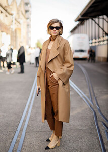 2141817417_marieclairess-vic-lee.thumb.jpeg.44a2b44bcf2c05cec9bf5f0761c15e50.jpeg