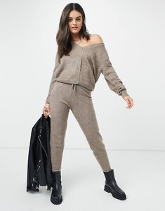 21629930-1-taupe.thumb.jpeg.12268b70cf639ed6e044d2b6dc7d332e.jpeg
