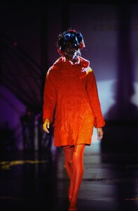 257059498_versace-1993(3).thumb.jpg.119904d80f82fca1b04a987314e73cf6.jpg