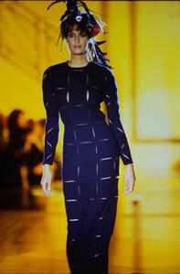 273439236_versace-1993(4).thumb.jpg.46d94bf1b876b1d7911b51f26294c2b3.jpg