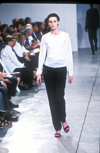 282779991_HelmutLang1999WomenRTW57.thumb.jpg.5cca36de2e2e654ffac681500b1de834.jpg