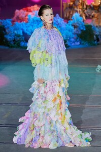 301665384_vogue.com00023-Romance-Was-Born-Australia-Resort-2022-Sydney-credit-gorunway-Brad-Hick.thumb.jpeg.345404507c6b75662fcb1e803e6c38e4.jpeg