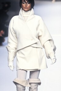 348952951_ClaudeMontana1994WomenRTW32.thumb.jpg.45ae72cd383cd0cc3e0f2a2d0749ba6b.jpg