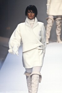 353214481_ClaudeMontana1994WomenRTW31.thumb.jpg.5017be103e66708d7fc14b85c445c09f.jpg