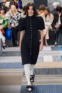 362860516_vogue.com00012-Jordan-Dalah-Australia-Resort-2022-Sydney-credit-gorunway-Brad-Hick.thumb.jpeg.adf70e92b9356d7cee933a5e4de1bae6.jpeg