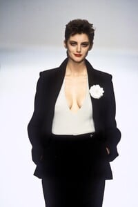 378207019_SoniaRykiel1996WomenRTW7.thumb.jpg.9c73fb4c2f3a05f3298733e28fa4273c.jpg