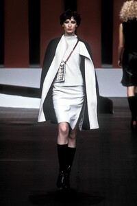 388619659_Valentino1999WomenRTW35.thumb.jpg.7c8c39e4362dc38d034a38ae2881f0c7.jpg