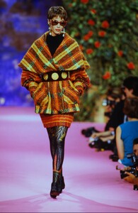 401842250_ChristianLacroixCoutureFall1990(5).thumb.jpg.77034eeac2de0be7310d0a19dd05c100.jpg