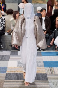 405943961_vogue_com.00040-Jordan-Dalah-Australia-Resort-2022-Sydney-credit-gorunway-Brad-Hick.thumb.jpeg.e85dc282527c1d05db5aad0b60eb404e.jpeg
