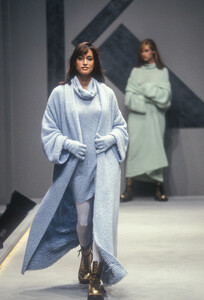 425109290_KriziaFall1994(4).thumb.jpg.1ee7f0d9862022b91ca9147ba01c731d.jpg