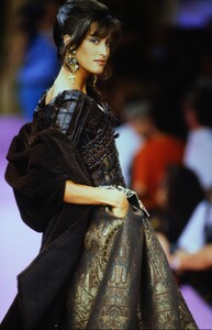 426825083_christian-lacroix-hc-fw-1993(12).thumb.jpg.4c8141e6a77d839f8714ddc3d99a6700.jpg