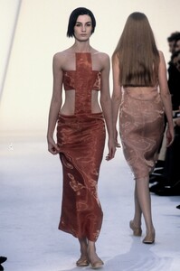 435408720_Strenesse1999WomenRTW1.thumb.jpg.43e25ef25f4f630ff9c7fde013249310.jpg