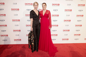 Niki+Taylor+DKMS+30th+Anniversary+Gala+-MtWkDrJ0nTx.jpg