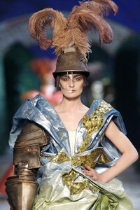 566211631_ChristianDior2006HauteCouture121.thumb.jpg.6b7e3a5d99bb81efbf56a2506b1ecbea.jpg