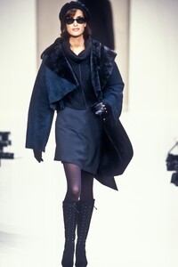 568872794_Cerruti1994WomenRTW72.thumb.jpg.35055cbe7204b1644e121995461b45aa.jpg