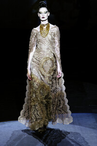 570234857_Valentino2002HauteCouture146.thumb.jpg.8830d6d8118a1158b5d374c3968c0e3c.jpg