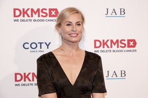 Niki+Taylor+DKMS+30th+Anniversary+Gala+0_-oOZomUO4x.jpg