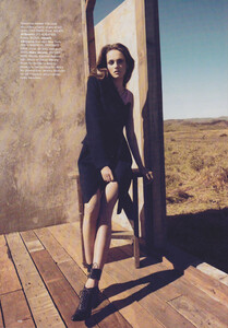 592312235_Akrans_US_Harpers_Bazaar_September_2010_12.thumb.jpg.ba277c64c051655ce2ddd9917d8bd2e1.jpg