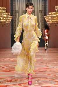 602261456_vogue_com.au2aa10f2aec98a37022a164efe466edbb3.thumb.jpg.ae0b8af220569b65897a1deef2cac9c8.jpg