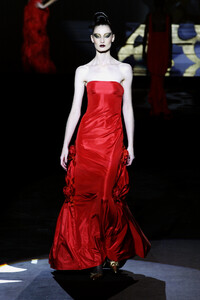 634531160_Valentino2002HauteCouture173.thumb.jpg.93ffb0d04d28c676c1b2b81697d4203f.jpg