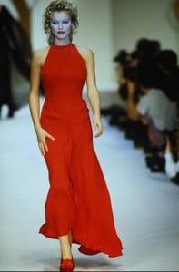 641844287_valentino-fw-1993(2).thumb.jpg.1bd077fcf9c364313d02262c3472b537.jpg