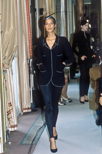 642328790_Chanel1996HauteCouture73.thumb.jpg.3c412f5772d204b462c2881a5e0958a1.jpg