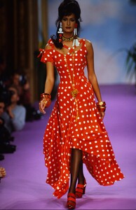 662196918_Christian-Lacroix-Couture-Spring1993-Yasmeen-Ghauri(13).thumb.jpg.224a8afb70129ccc8a40a5f1ae434b53.jpg