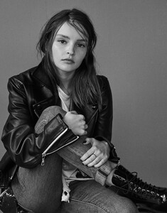 Lauren Mayberry Vestal 03.jpg