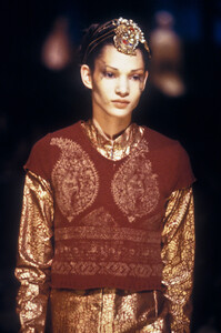 672340789_DriesVanNoten1997WomenRTW38.thumb.jpg.0023dccc1e8c235b5954bd9a38c6d872.jpg