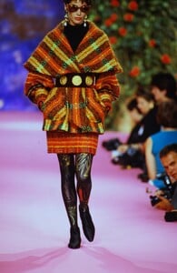 673476187_ChristianLacroixCoutureFall1990(3).thumb.jpg.0f7955712bc380a25bc34815ddc85dfd.jpg