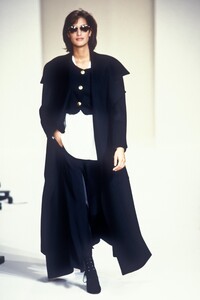 692696586_Cerruti1994WomenRTW8.thumb.jpg.8b5b68321cf0f2442c86421e2352cac2.jpg