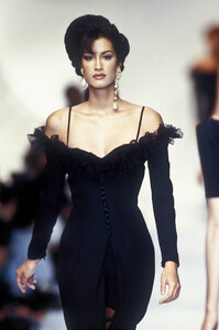 706944454_ChristianDior1993Spring(7).thumb.jpg.62c42fba72d3a1ede4249ee74d2eb014.jpg