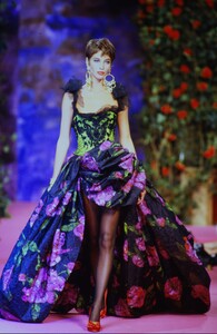 721945371_ChristianLacroixCoutureFall1990(12).thumb.jpg.cbd633f5e6477708ccf477a7fdb8d867.jpg