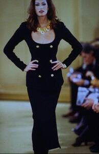 724435812_DonnaKaranFW92(9).thumb.jpg.b6e06bec7b0d7029874270550964dcf0.jpg