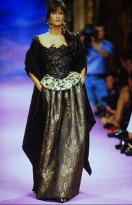 724723202_christian-lacroix-hc-fw-1993(13).thumb.jpg.9b5092b4c6ac990b6b153053f12ea8e7.jpg