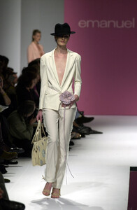 737515895_EmanuelUngaro2001WomenRTW13.thumb.jpg.837df645842793b57bd0dc77ca7b3bd3.jpg